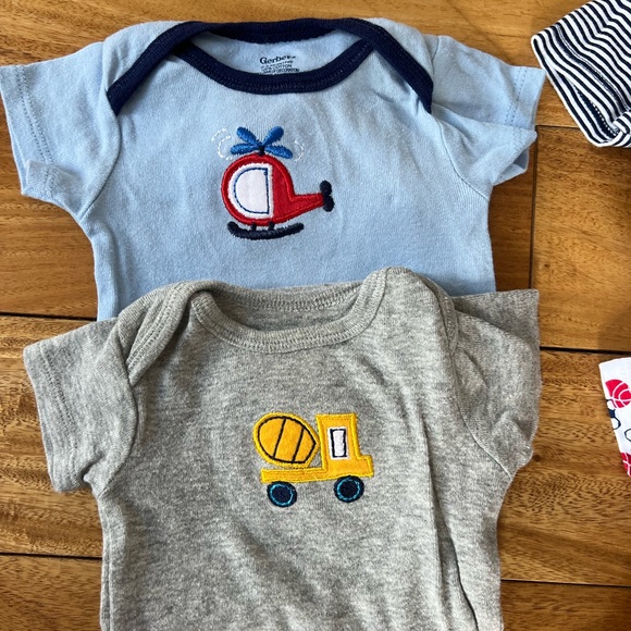NWOT Gerber 0-3M Bundle Baby Boy Stripes Cars Sports Prints - Picture 4 of 11